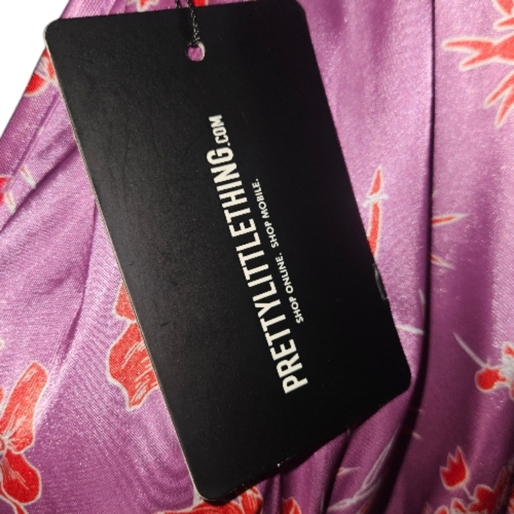 NWT PrettyLittleThing Lilac Floral Print Cut Out Halter Style Satin Crop Top - Picture 3 of 4